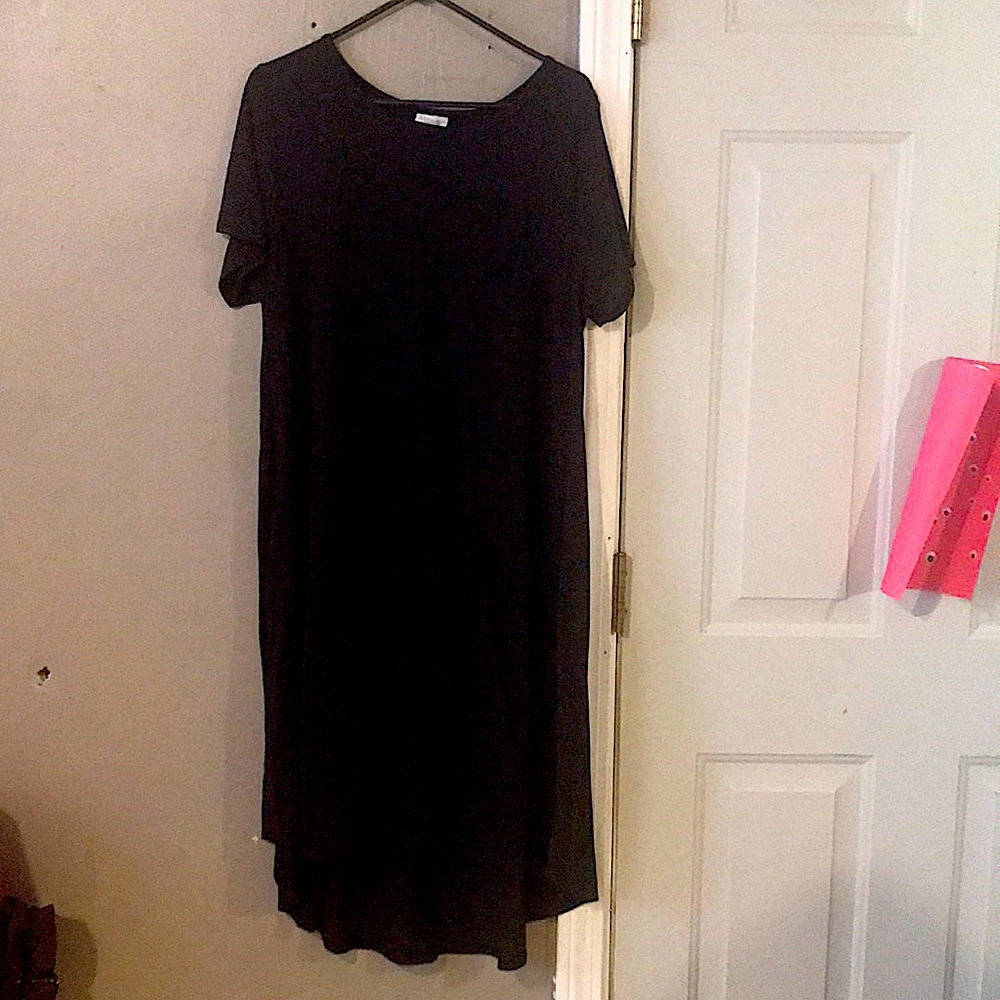 This is a black maxi dress in the size XL I will be selling for 20 with shipping